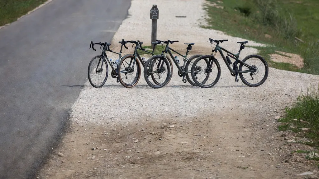 Dyscypliny Rowerowe – Czym Różni Się MTB, Gravel, Szosa i Enduro